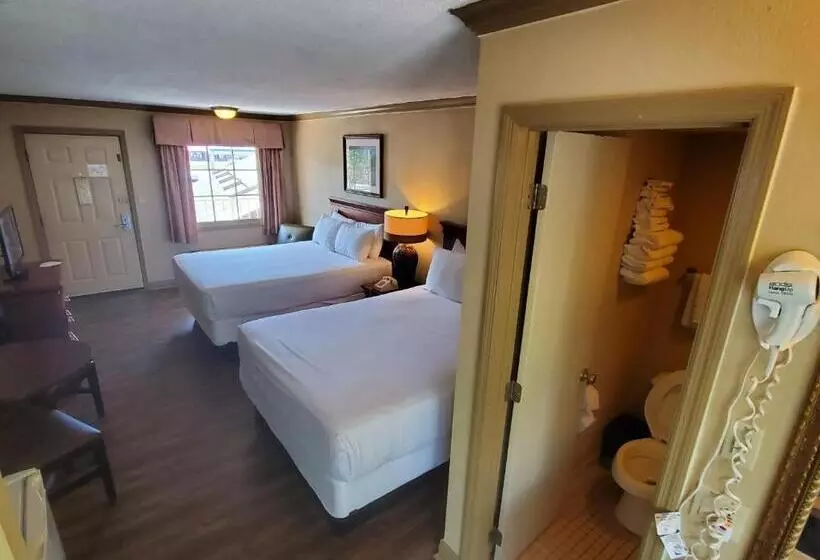 Colonial House Motel