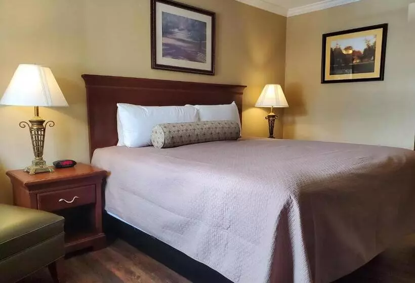 Colonial House Motel