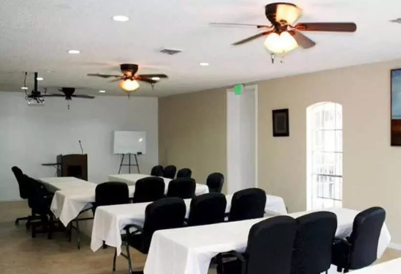 Columbia Lakes Resort Cottages