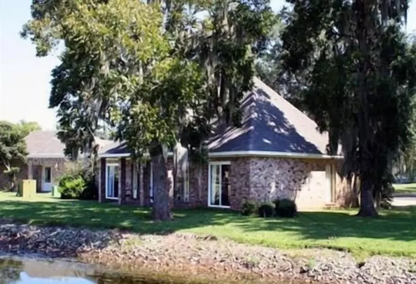 Columbia Lakes Resort Cottages