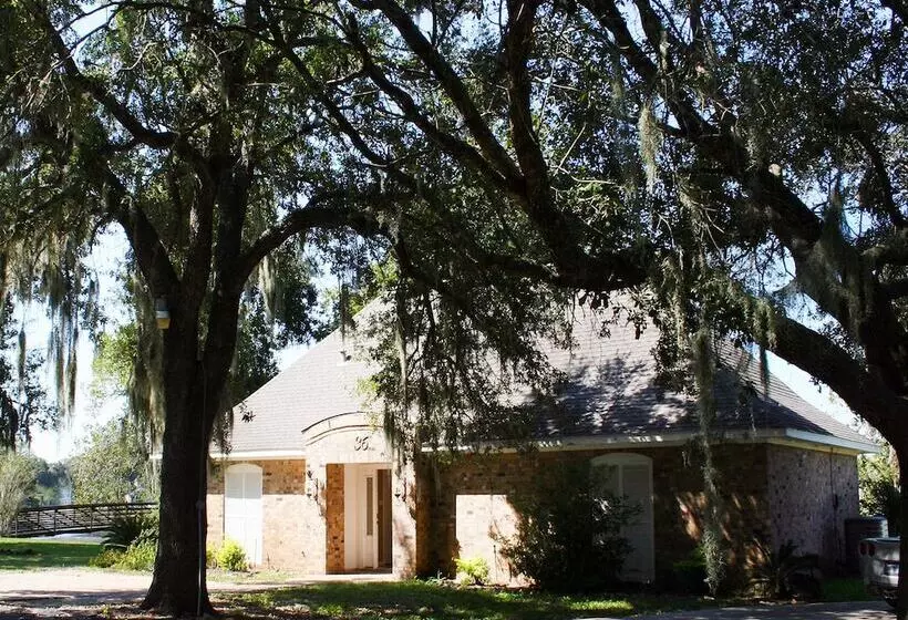 Columbia Lakes Resort Cottages