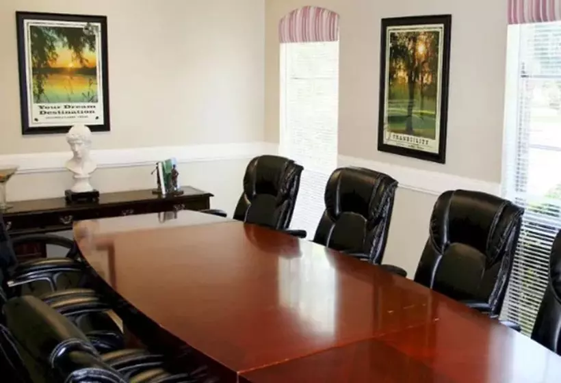 Columbia Lakes Resort Cottages