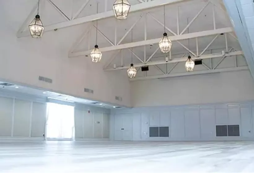 Columbia Lakes Resort Cottages