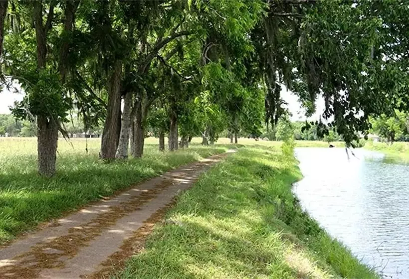 Columbia Lakes Resort Cottages