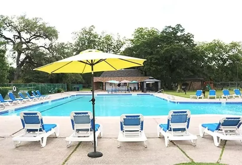 Columbia Lakes Resort Cottages