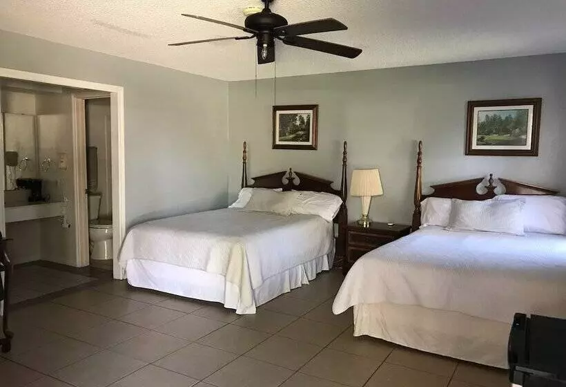 Columbia Lakes Resort Cottages