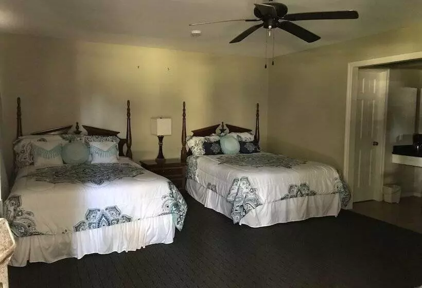 Columbia Lakes Resort Cottages