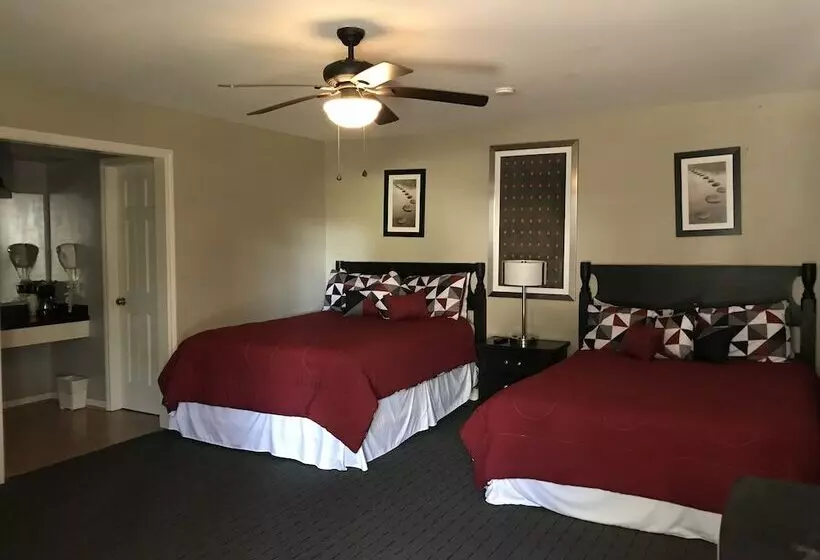 Columbia Lakes Resort Cottages