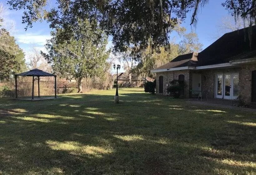 Columbia Lakes Resort Cottages