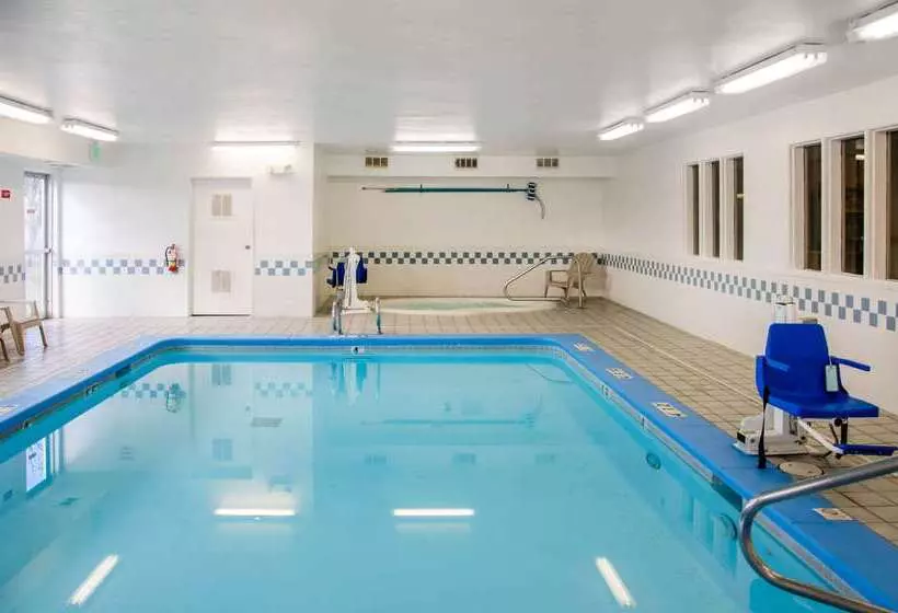 בית מלון כפרי Comfort Inn