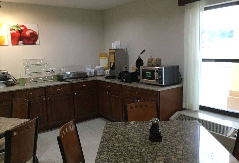 בית מלון כפרי Quality Inn Arcola