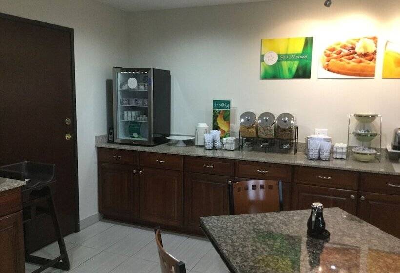 בית מלון כפרי Quality Inn Arcola