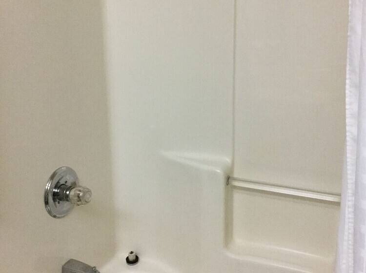 בית מלון כפרי Quality Inn Arcola