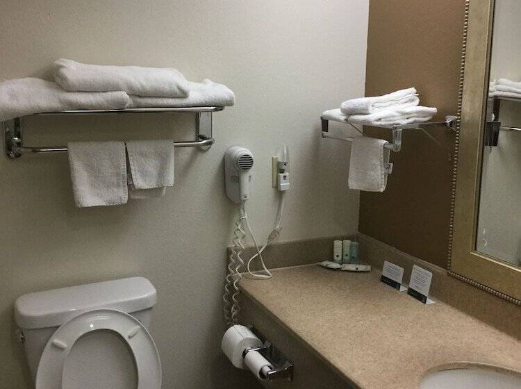 בית מלון כפרי Quality Inn Arcola