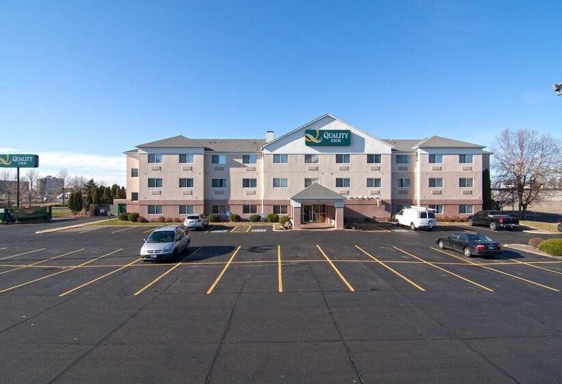 בית מלון כפרי Quality Inn