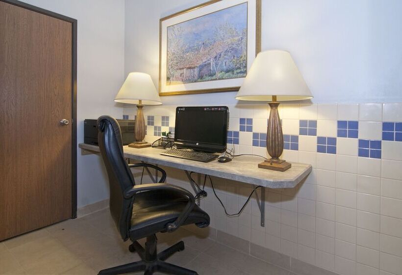 בית מלון כפרי Quality Inn