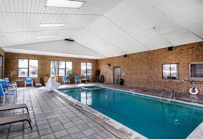 בית מלון כפרי Quality Inn