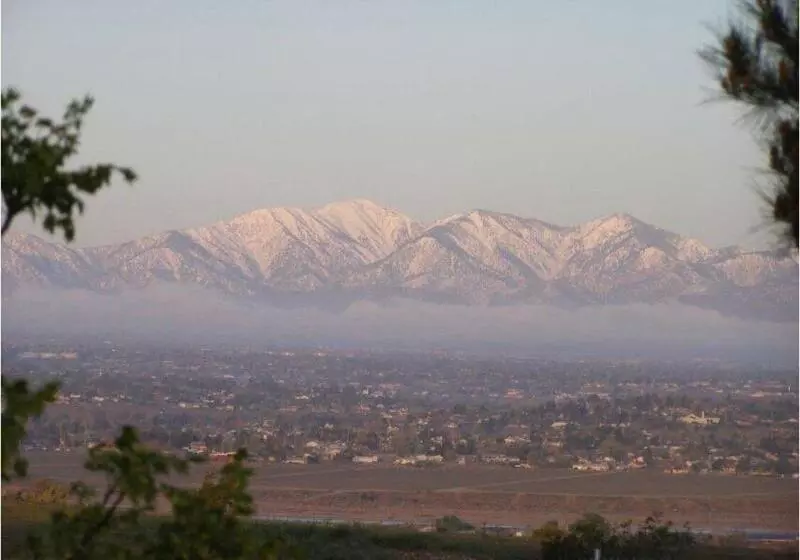 Retkeilymaja Hilltop Tavern And Inn