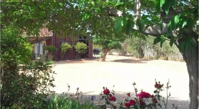 Retkeilymaja Hilltop Tavern And Inn