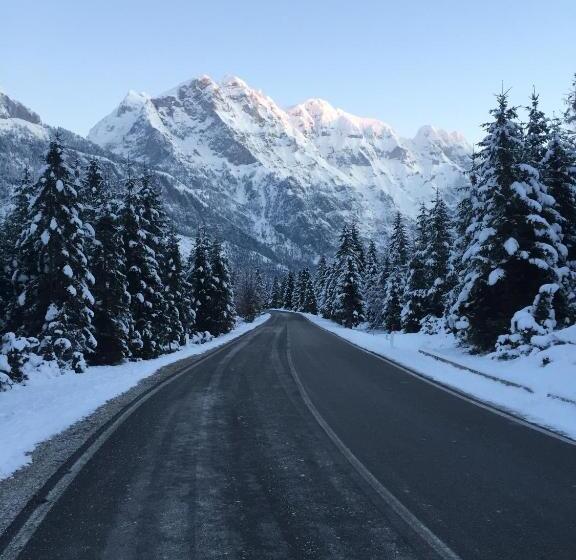 تختخواب و صبحانه Lazer çardaku Guesthouse