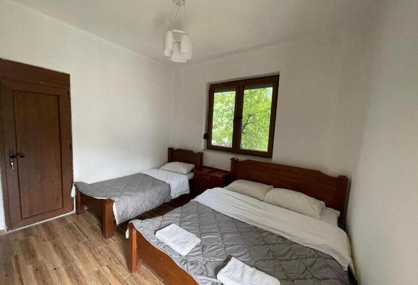 تختخواب و صبحانه Lazer çardaku Guesthouse