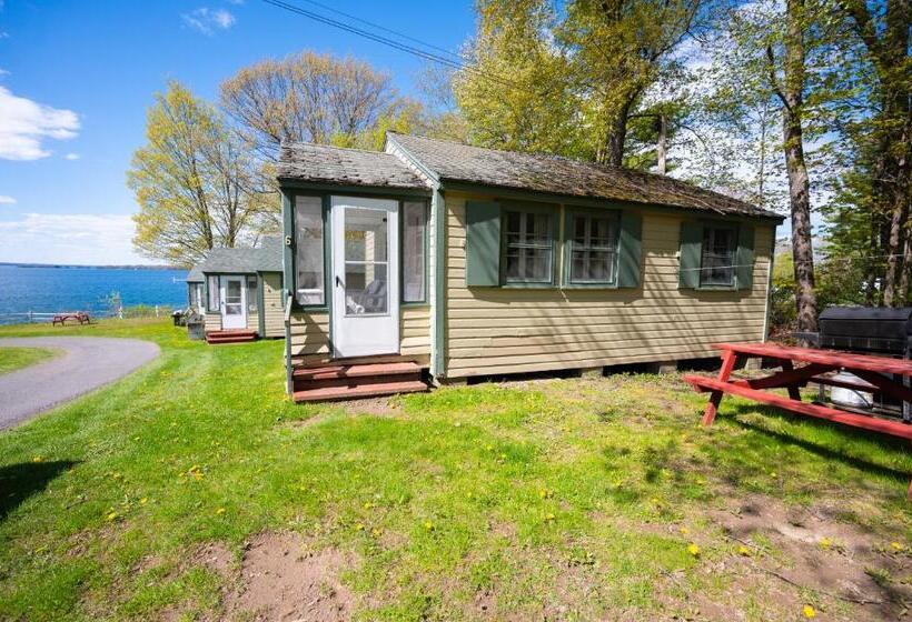 Fair Wind Motel And Cottages