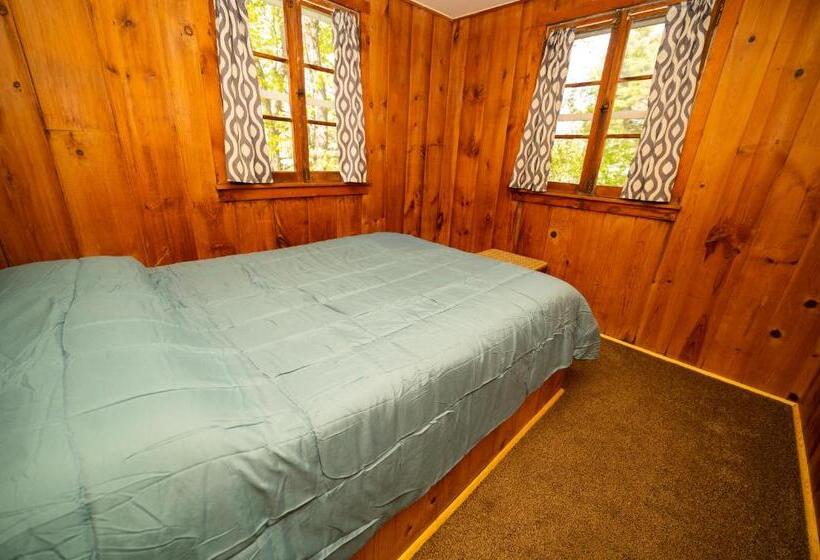 Fair Wind Motel And Cottages