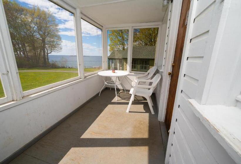 Fair Wind Motel And Cottages