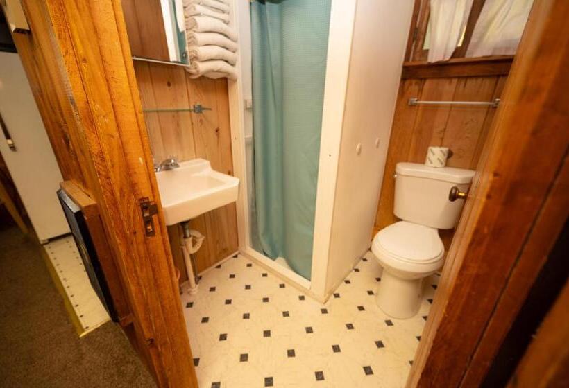 Fair Wind Motel And Cottages