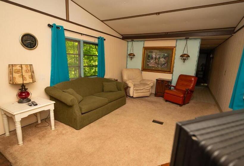 Fair Wind Motel And Cottages