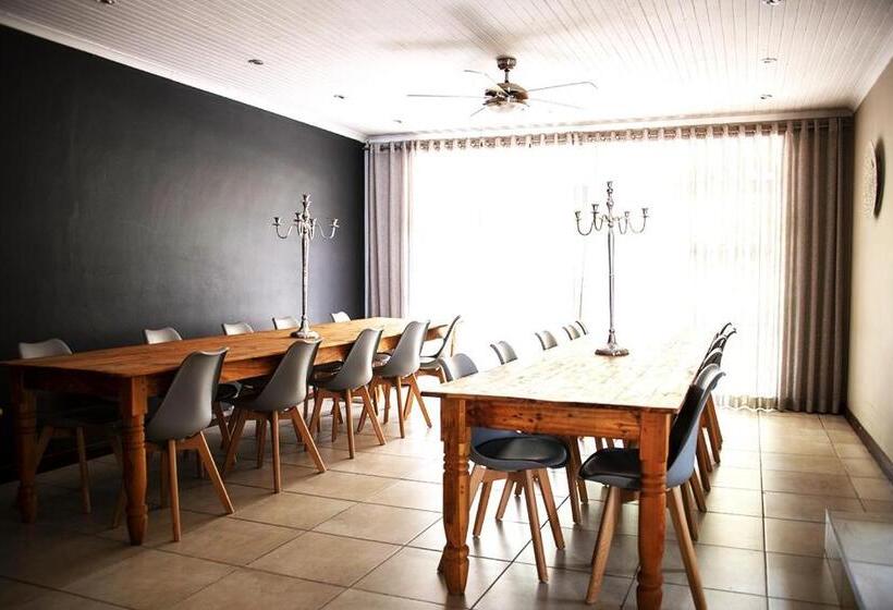 پانسیون Kroon Manor