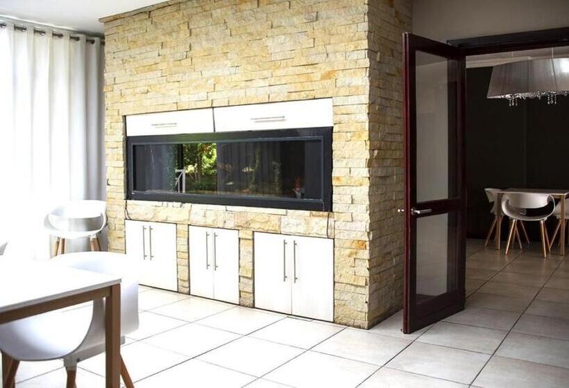 پانسیون Kroon Manor