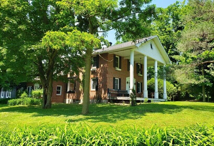 ユースホステル Auberge Du Vignoble Bromont