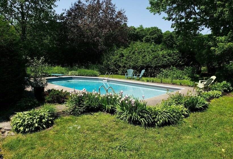 ユースホステル Auberge Du Vignoble Bromont