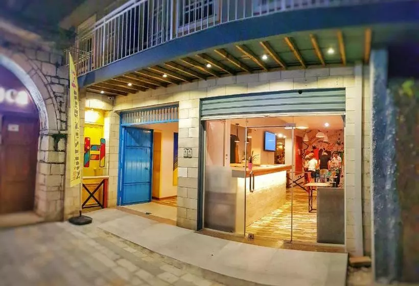 Bed Station Hostel & Bar