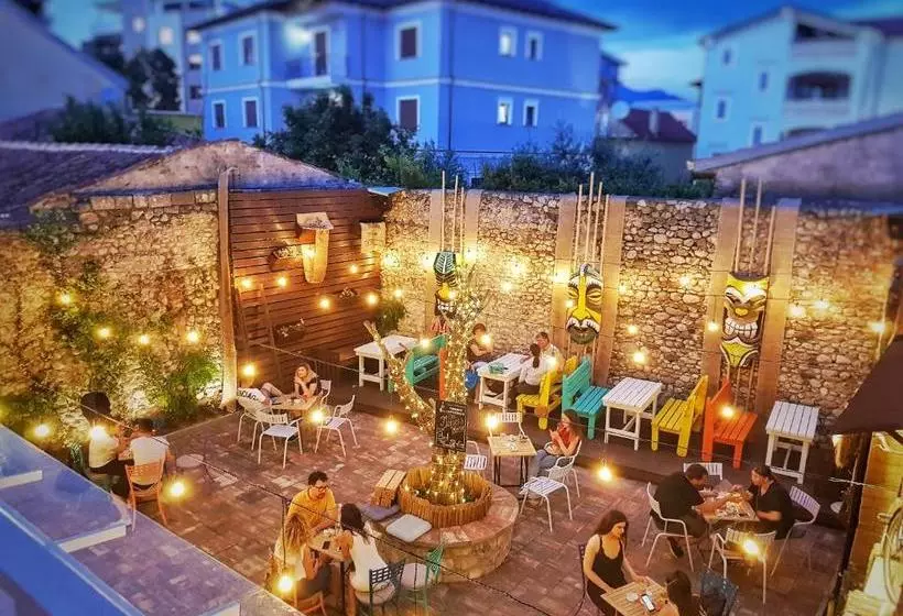 Bed Station Hostel & Bar