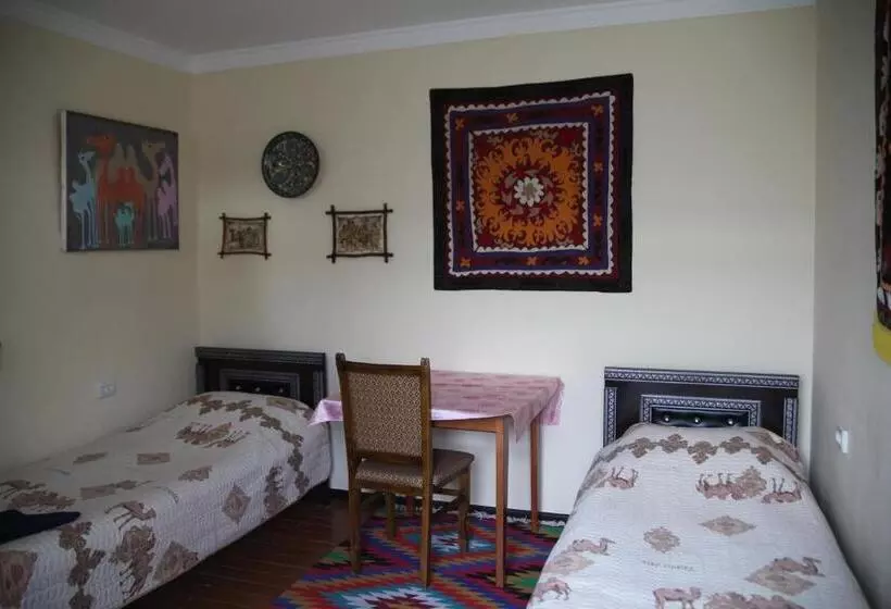 پانسیون Art Guest House Usto