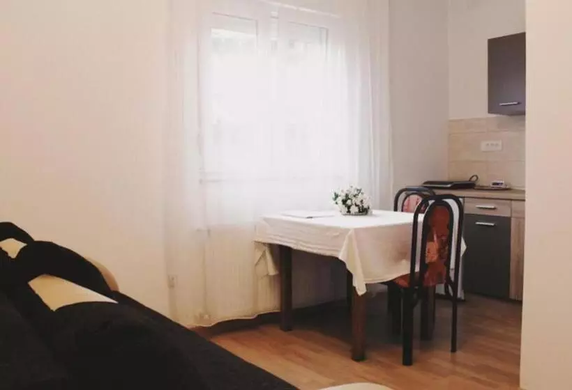 تختخواب و صبحانه Konačište Simče