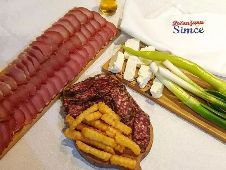 تختخواب و صبحانه Konačište Simče