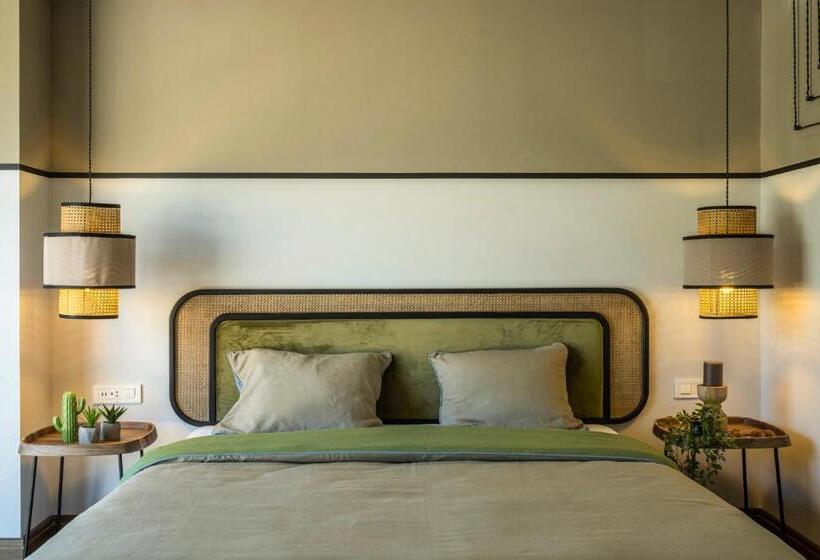 Отель Hover Boutique