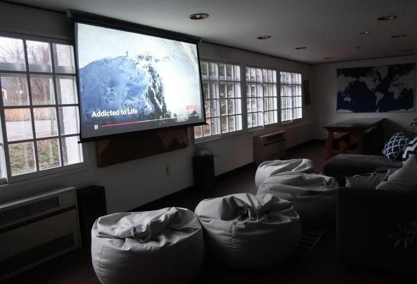 הוסטל Starfall Lodge