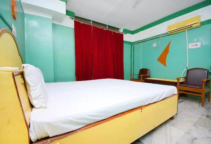 ホテル Spot On 37861 Locham Guest House