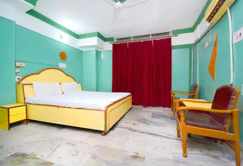 ホテル Spot On 37861 Locham Guest House