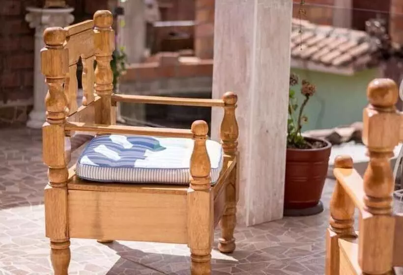 پانسیون Bull House