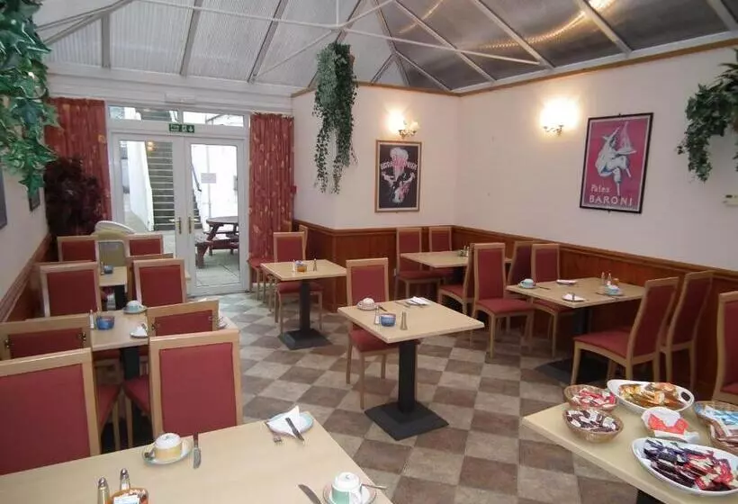 ペンション The Red Lion Tavern