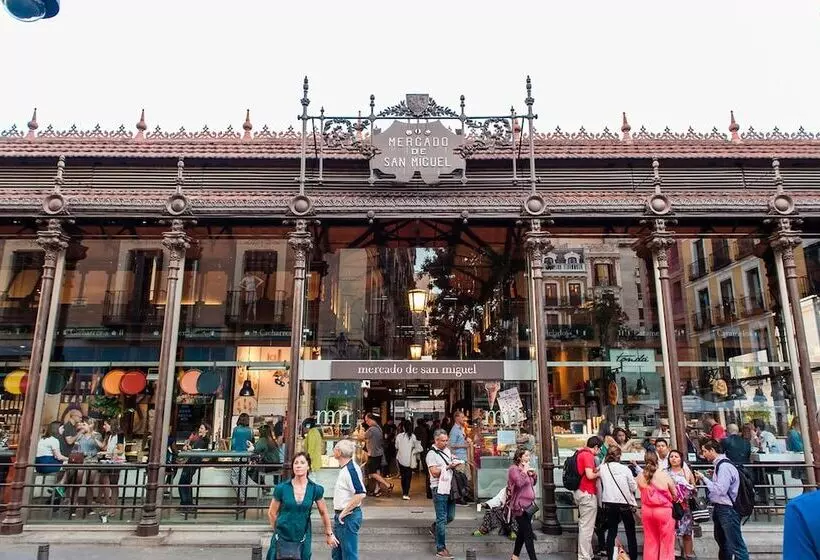 Petit Hostel La Latina