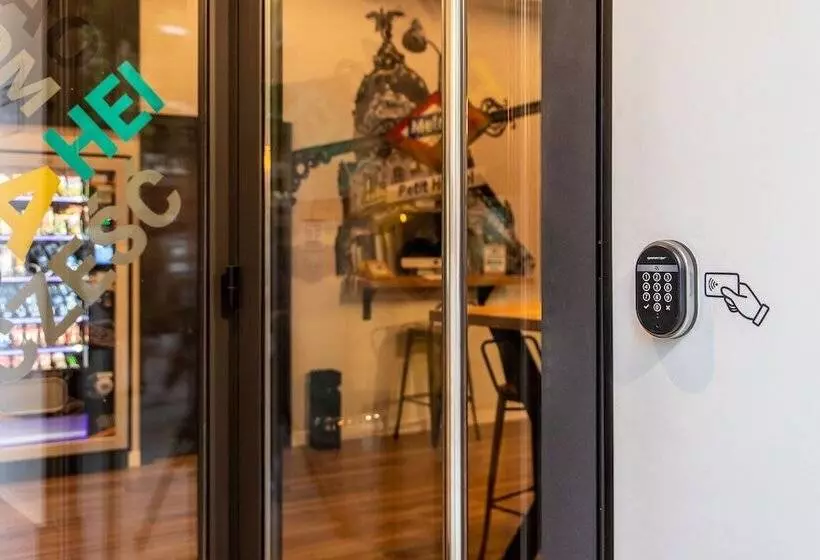 Petit Hostel La Latina