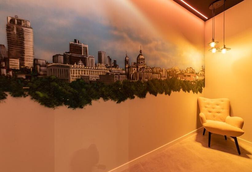 Petit Hostel La Latina