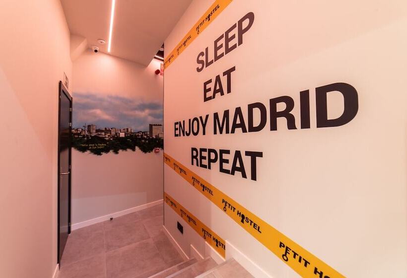 Petit Hostel La Latina