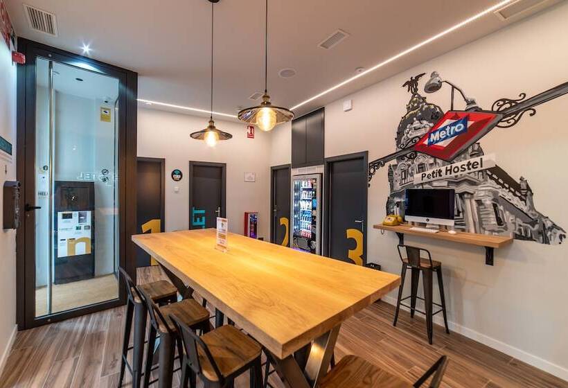 Petit Hostel La Latina